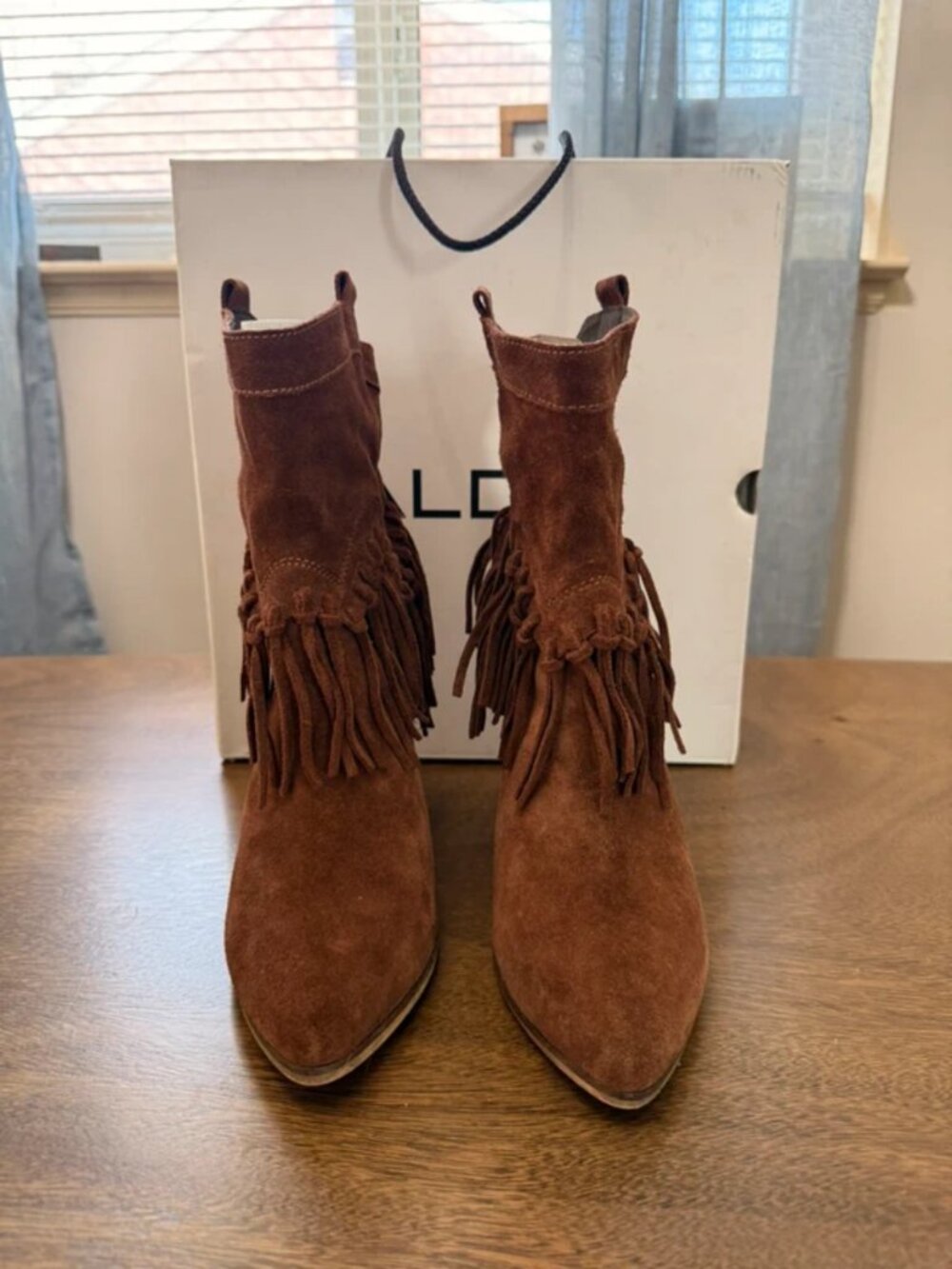 Fringe suede short boots